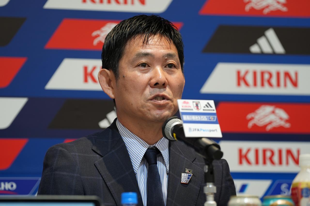 画像: メンバー発表会見に臨んだ森保一監督（写真◎青山知雄）