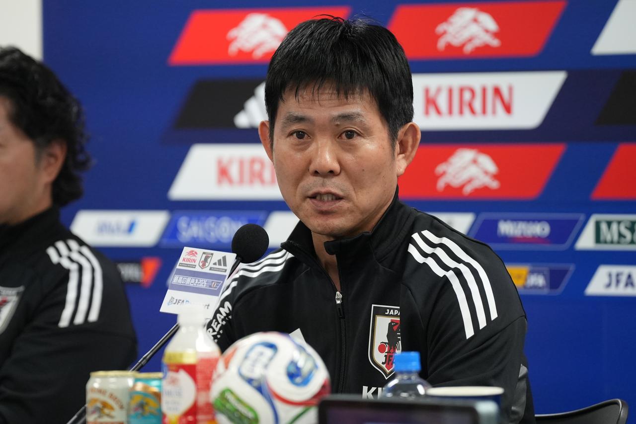 画像: 前日会見に登壇した森保一監督。ブラジル戦がベースになることを示唆した（写真◎青山知雄）