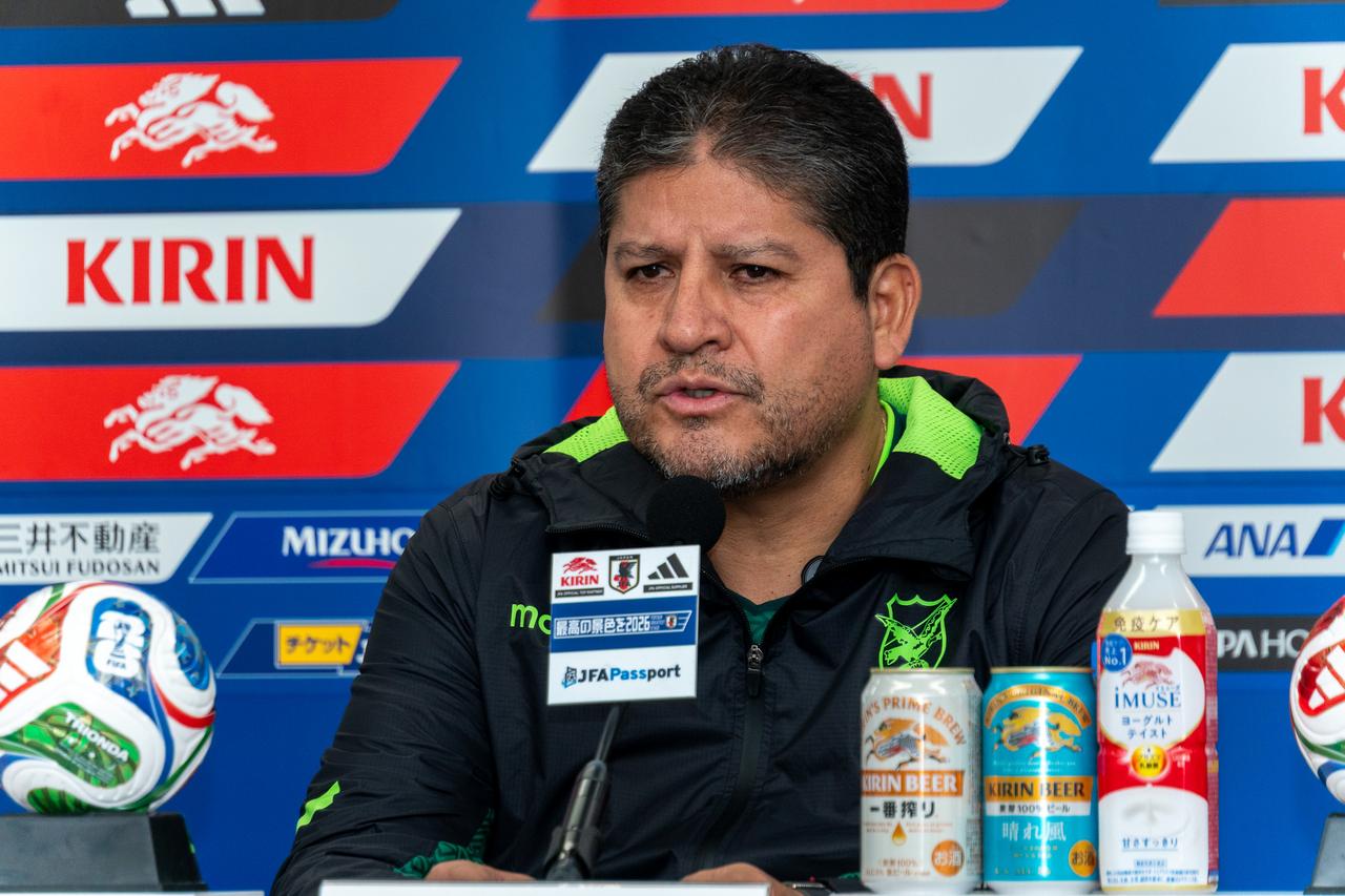 画像: 前日会見に出席したオスカル・ビジェガス監督（写真◎舩木渉）