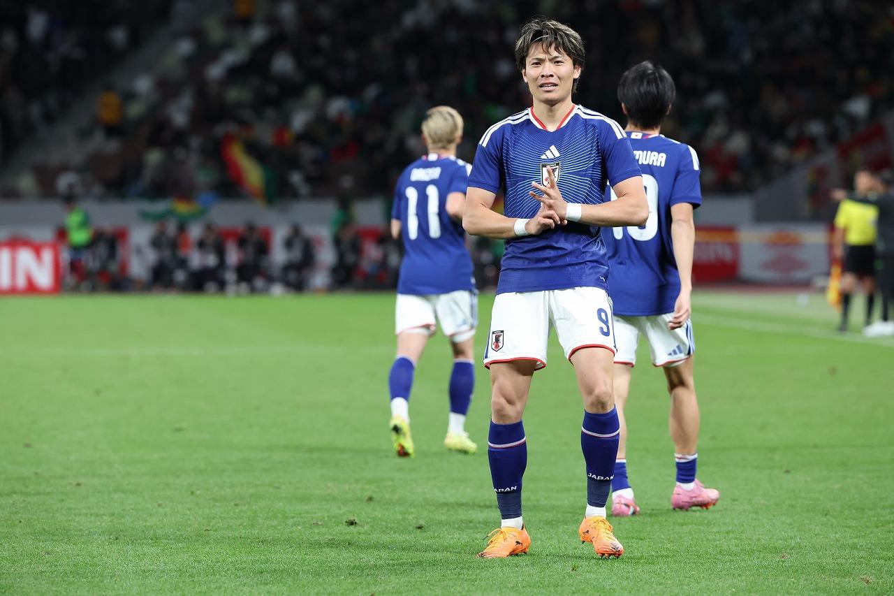 画像: 国立で忍者ポーズ！（写真◎高野徹）