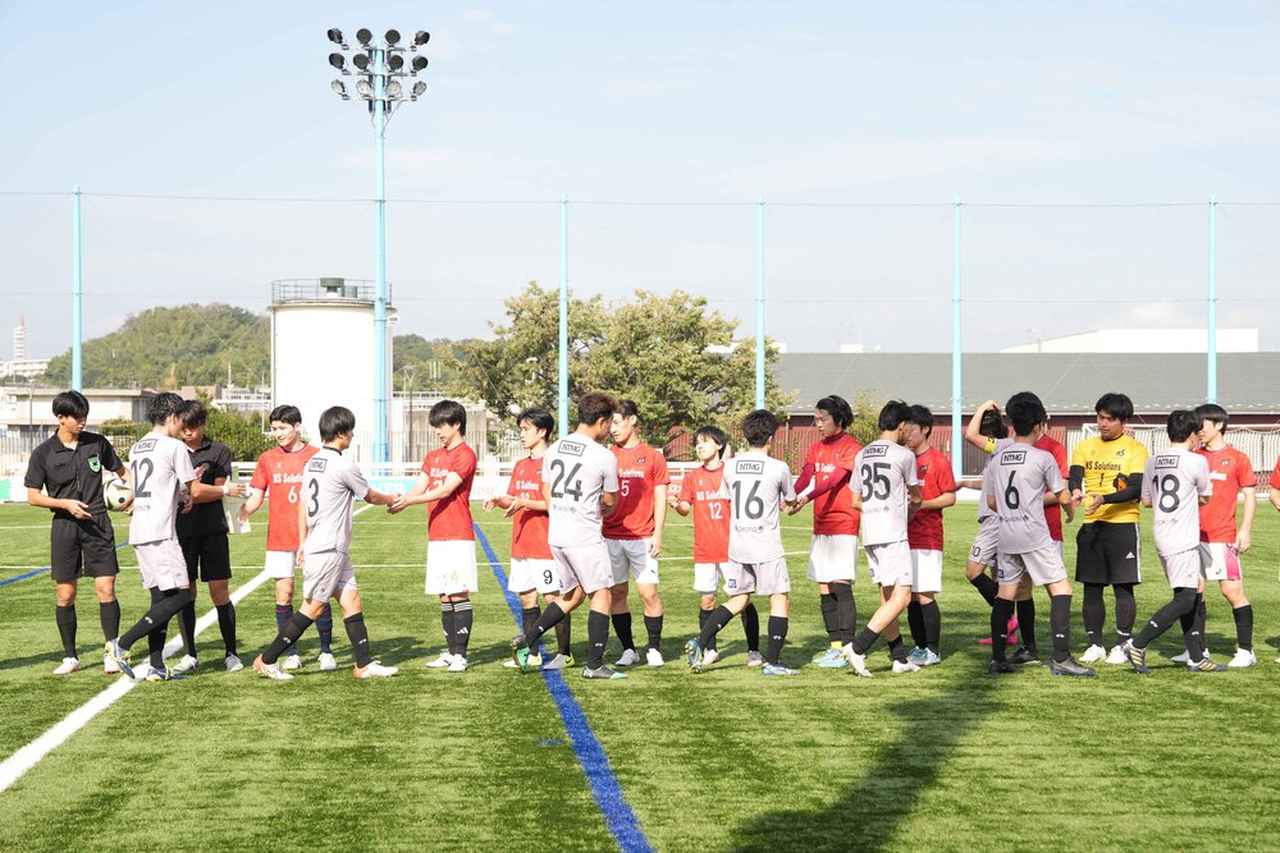 画像: 試合後に健闘を称え合うJBS、NSSOLの選手たち（写真◎川口洋）