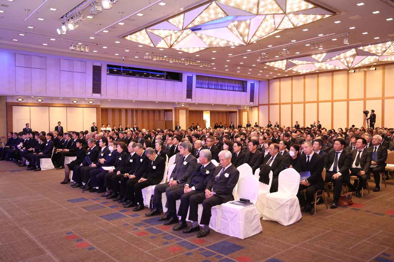 画像 : 1番目の画像 - 【写真】川淵三郎氏、王貞治氏、横山謙三氏、森保一監督ら約500名が参列した(写真◎JMPA川口洋邦) - サッカーマガジンWEB