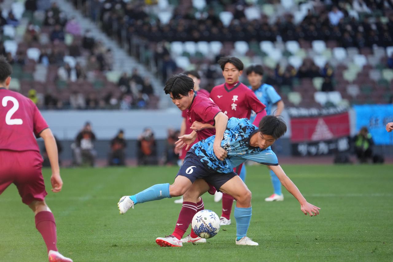 画像 : 1番目の画像 - 【写真一覧】開幕戦は４ゴールを奪った徳島市立が早稲田実に快勝（写真◎小山真司） - サッカーマガジンWEB