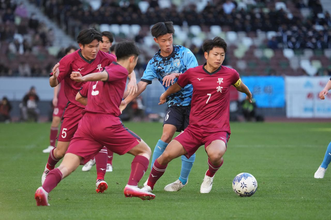 画像 : 2番目の画像 - 【写真一覧】開幕戦は４ゴールを奪った徳島市立が早稲田実に快勝（写真◎小山真司） - サッカーマガジンWEB