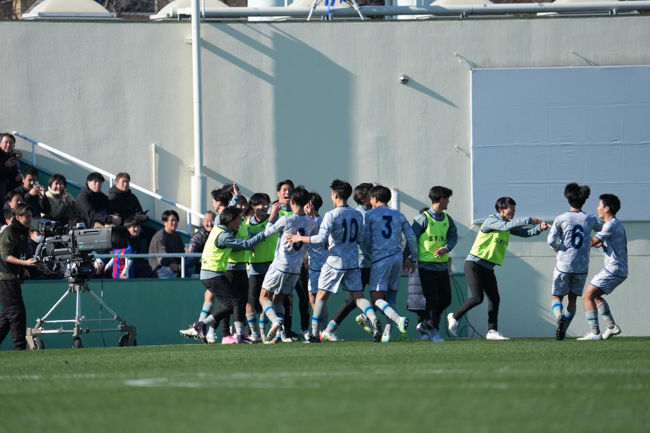 画像 : 3番目の画像 - 【写真】後半に試合が動き、聖和学園が那覇西から3得点を奪って完封勝利（写真◎小山真司） - サッカーマガジンWEB