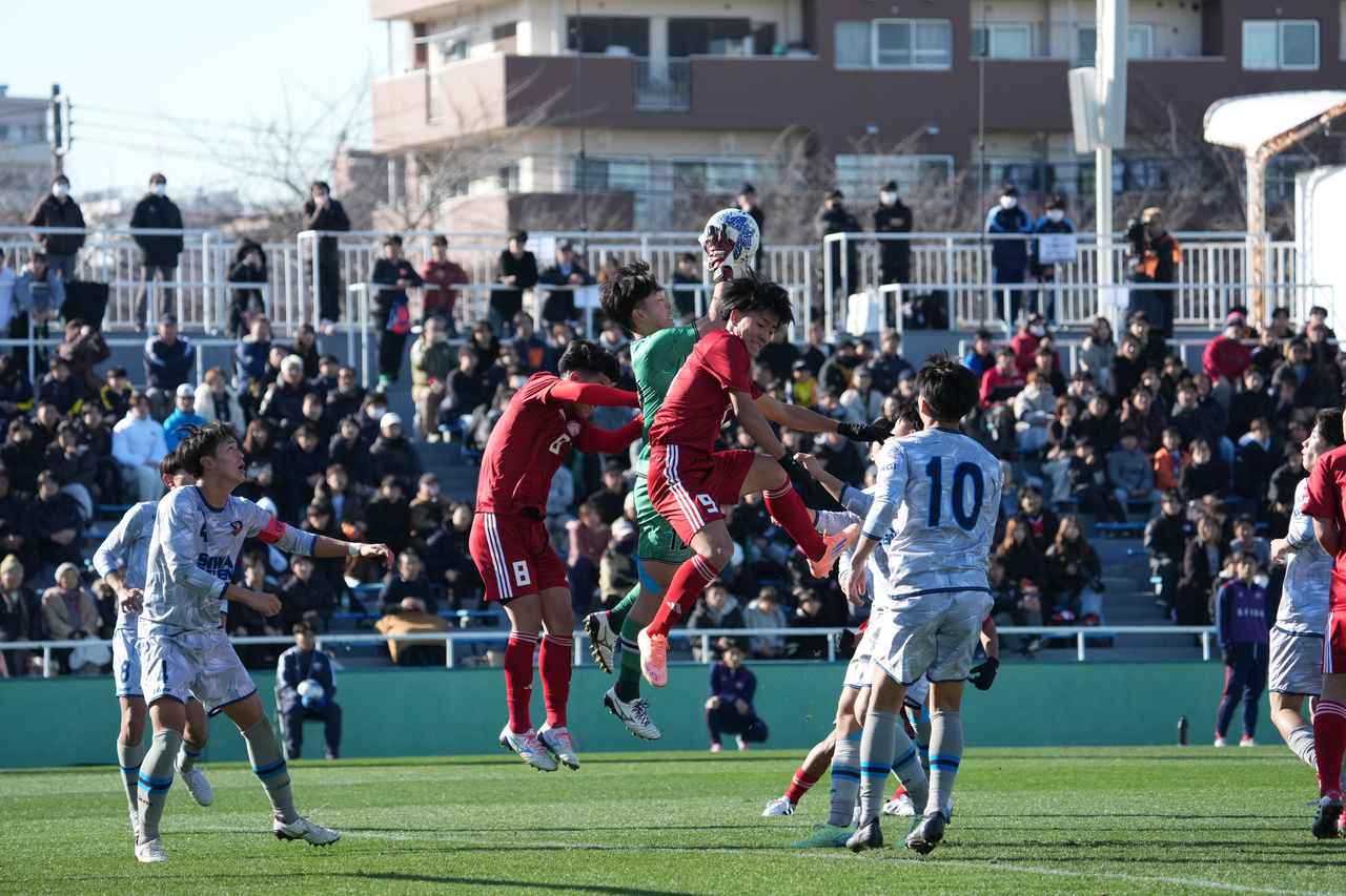 画像 : 4番目の画像 - 【写真】後半に試合が動き、聖和学園が那覇西から3得点を奪って完封勝利（写真◎小山真司） - サッカーマガジンWEB