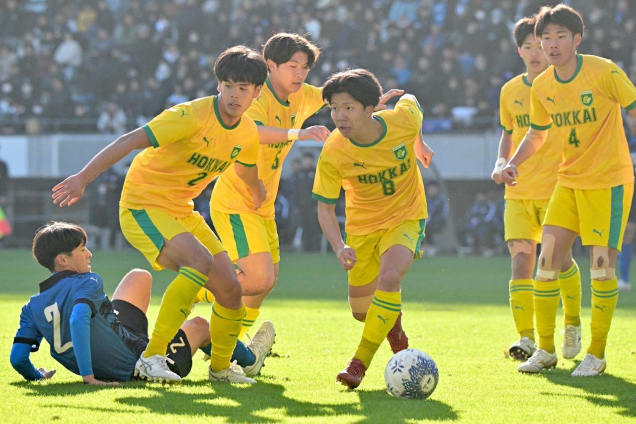 画像 : 2番目の画像 - 【写真一覧】北海は幸先よく先制ゴールを奪ったが… - サッカーマガジンWEB