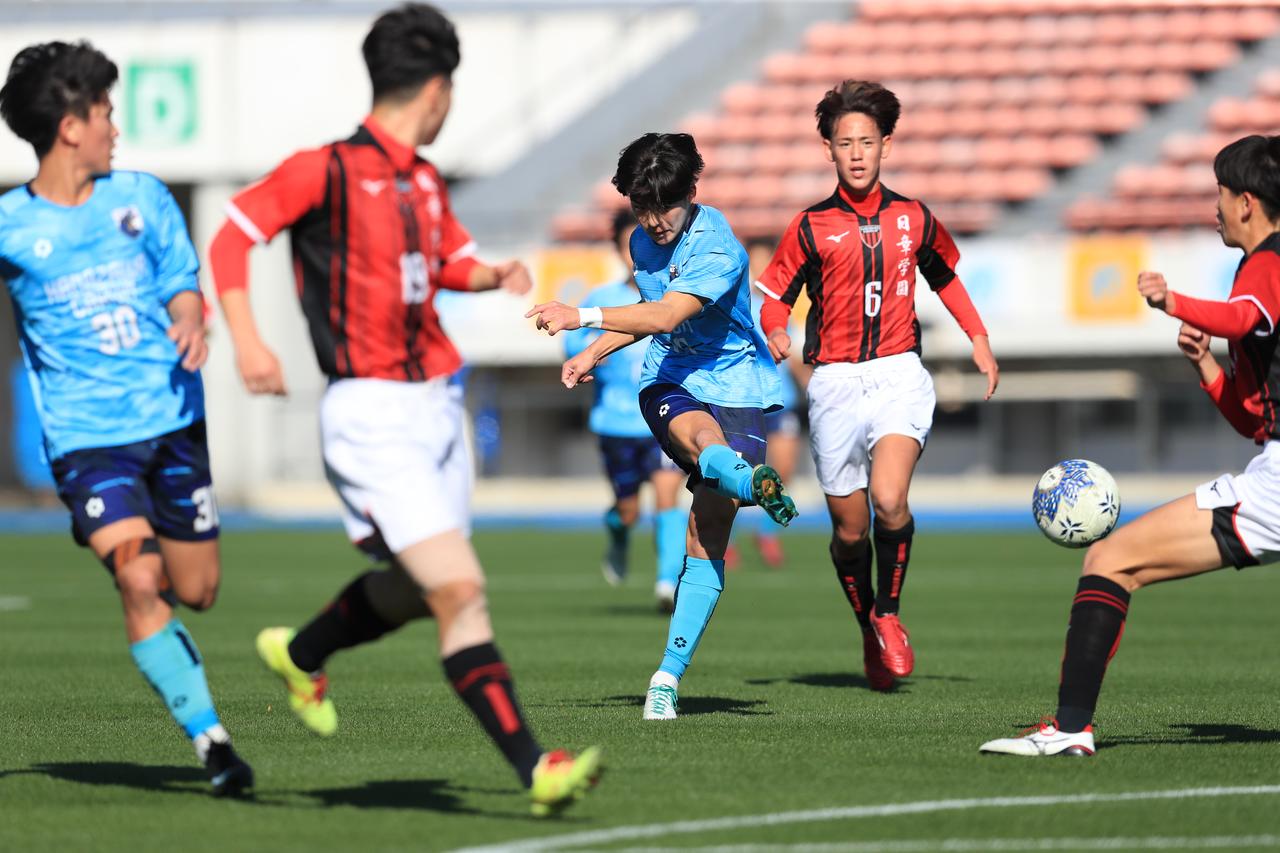 画像 : 2番目の画像 - 【写真一覧】前半からスコアが動く激しい試合となった（写真◎福地和男） - サッカーマガジンWEB