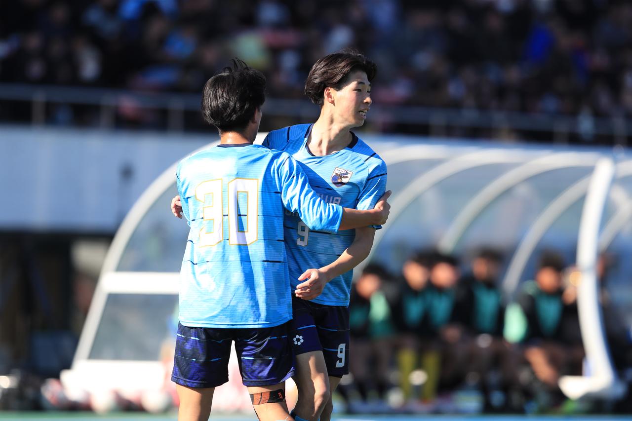 画像 : 1番目の画像 - 【写真一覧】前半からスコアが動く激しい試合となった（写真◎福地和男） - サッカーマガジンWEB