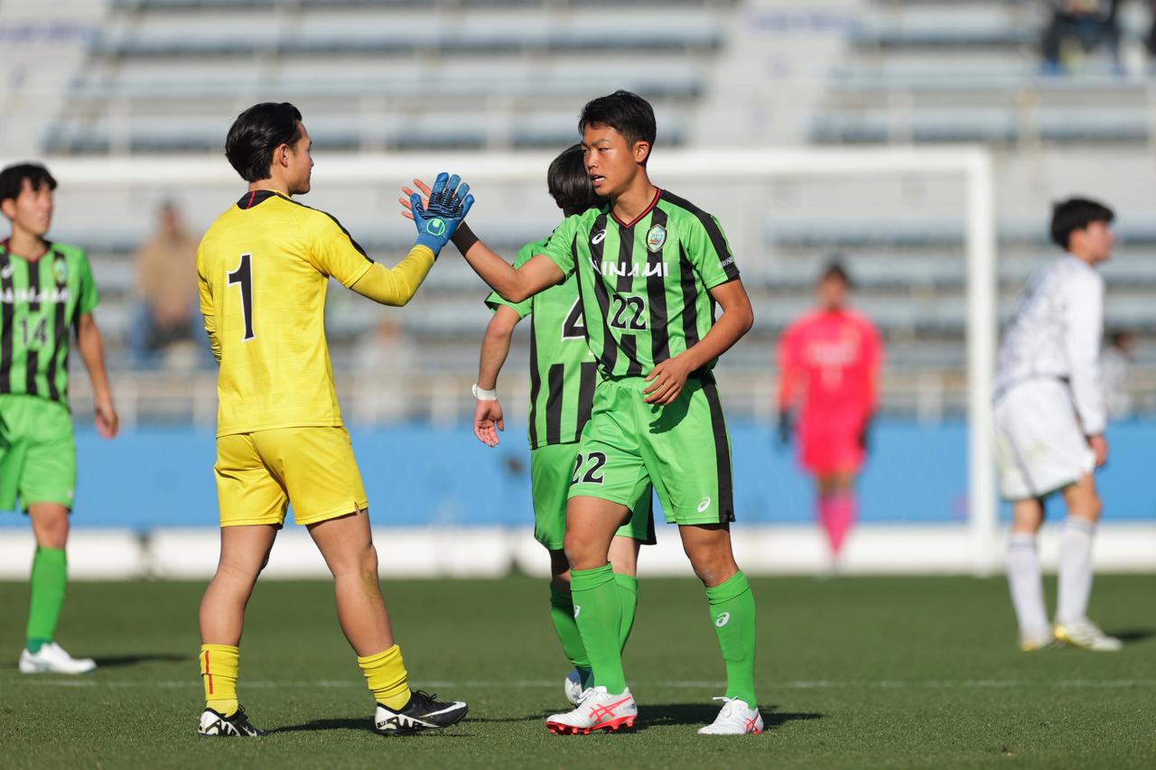 画像 : 6番目の画像 - 【写真】前半は広島皆実、後半は専大北上が優勢だったが、広島皆実が1点差で逃げ切った（写真◎金子悟） - サッカーマガジンWEB