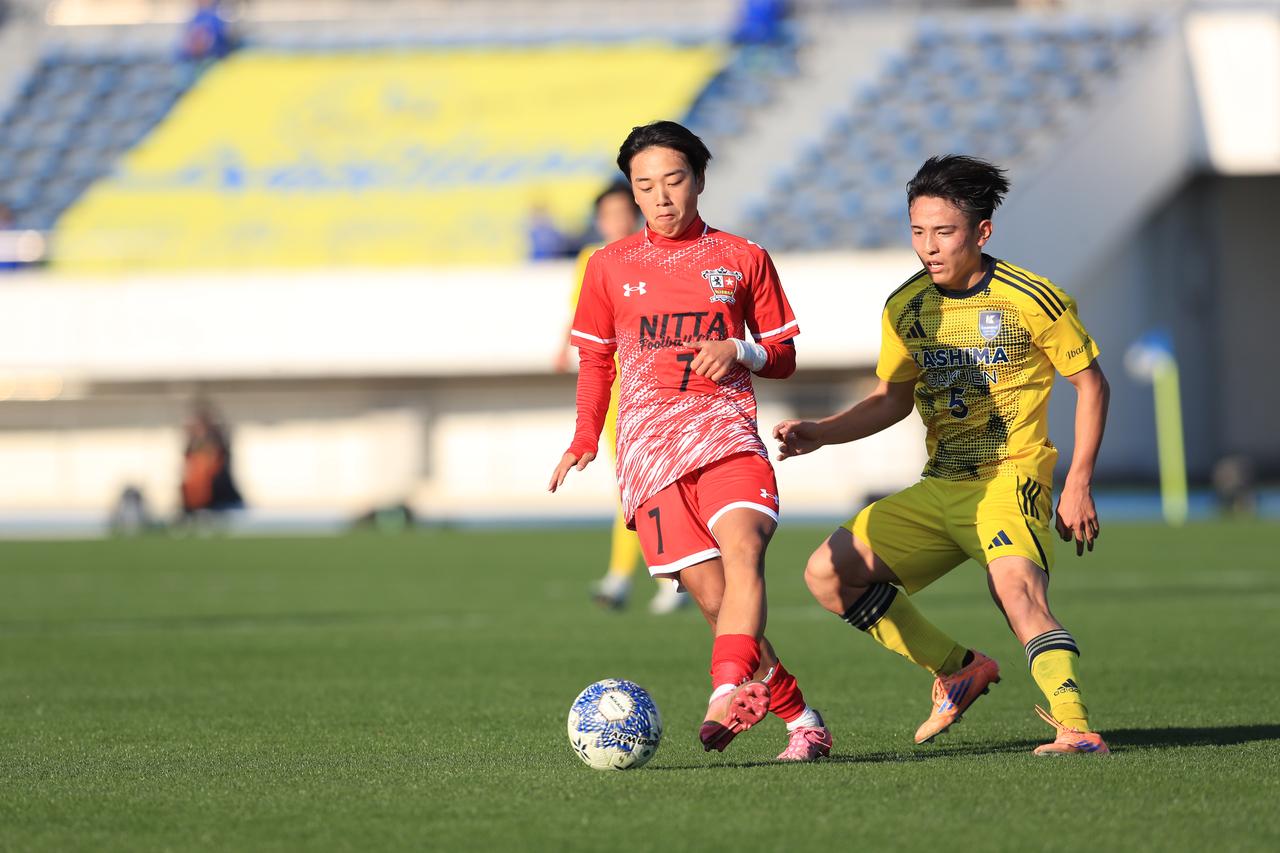画像 : 9番目の画像 - 【写真一覧】鹿島学園対新田は異なるスタイルのぶつかり合いとなった（写真◎福地和男） - サッカーマガジンWEB
