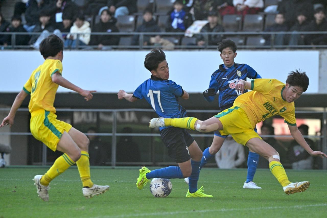 画像 : 3番目の画像 - 【写真一覧】北海は幸先よく先制ゴールを奪ったが… - サッカーマガジンWEB