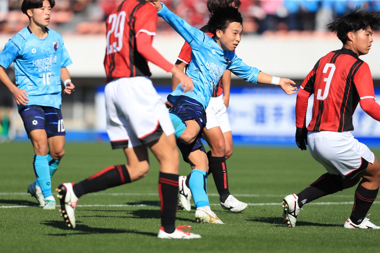 画像 : 5番目の画像 - 【写真一覧】前半からスコアが動く激しい試合となった（写真◎福地和男） - サッカーマガジンWEB