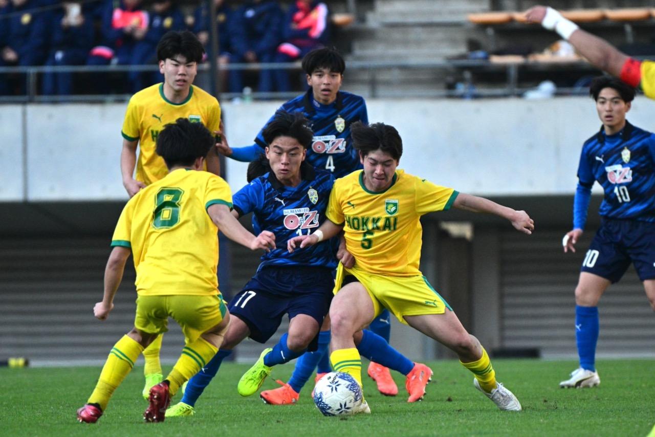 画像 : 4番目の画像 - 【写真一覧】北海は幸先よく先制ゴールを奪ったが… - サッカーマガジンWEB