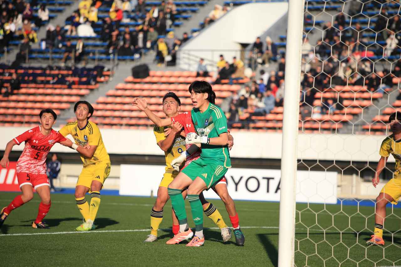 画像 : 11番目の画像 - 【写真一覧】鹿島学園対新田は異なるスタイルのぶつかり合いとなった（写真◎福地和男） - サッカーマガジンWEB