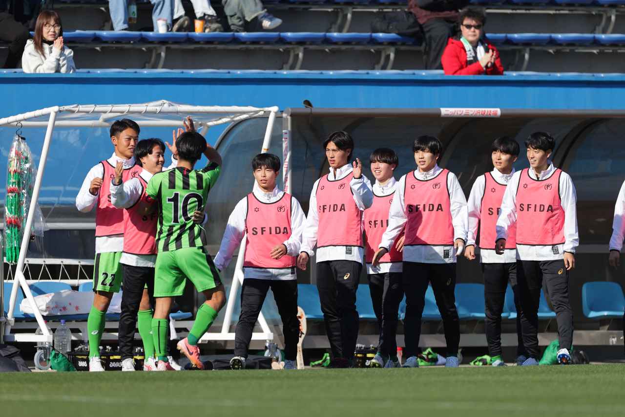 画像 : 3番目の画像 - 【写真】前半は広島皆実、後半は専大北上が優勢だったが、広島皆実が1点差で逃げ切った（写真◎金子悟） - サッカーマガジンWEB