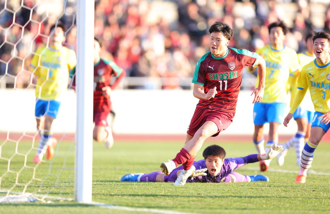 画像 : 1番目の画像 - 【写真一覧】ゴールラッシュで尚志が高松商に快勝した（写真◎桜井ひとし） - サッカーマガジンWEB