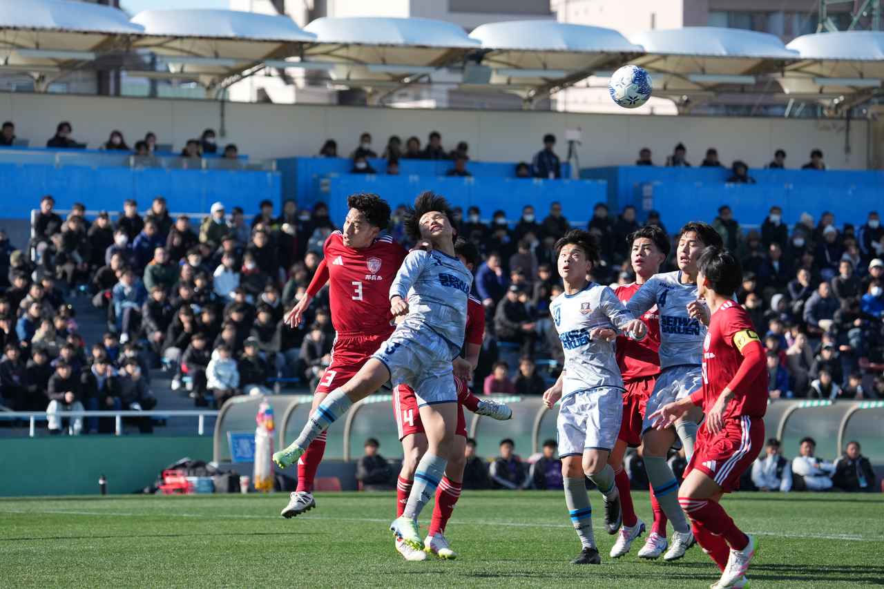 画像 : 1番目の画像 - 【写真】後半に試合が動き、聖和学園が那覇西から3得点を奪って完封勝利（写真◎小山真司） - サッカーマガジンWEB