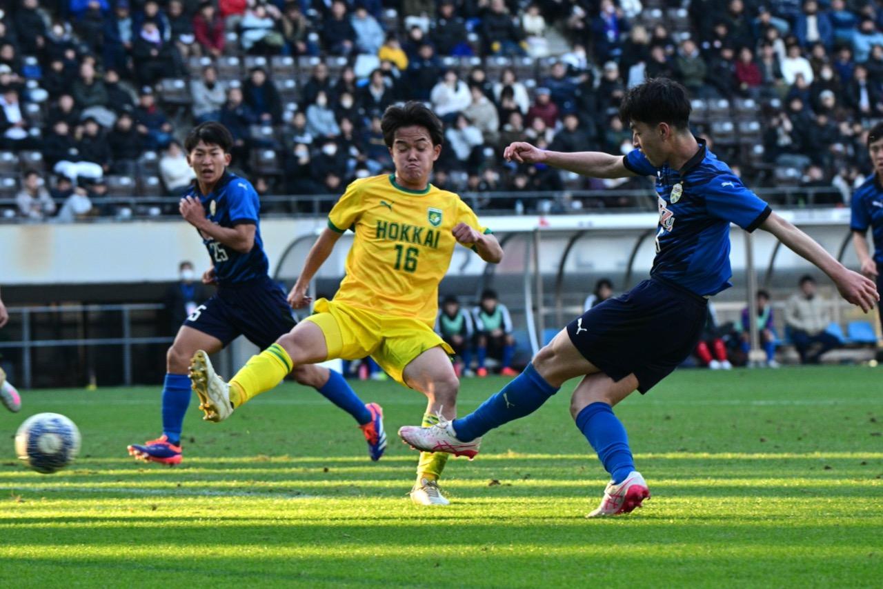 画像 : 8番目の画像 - 【写真一覧】北海は幸先よく先制ゴールを奪ったが… - サッカーマガジンWEB