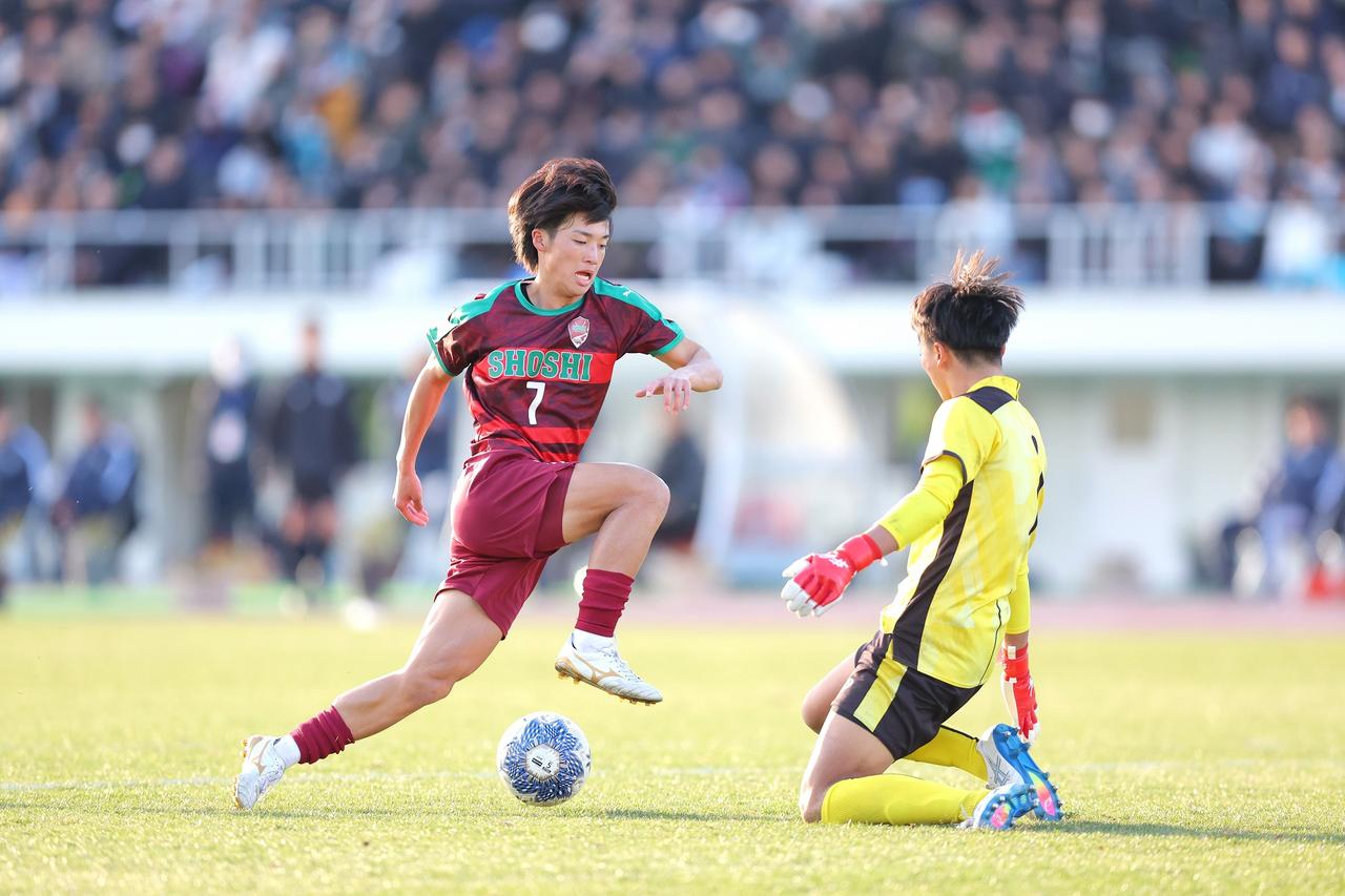 画像 : 1番目の画像 - 【写真一覧】前半のリードを守った尚志が山梨学院に勝ち切る（写真◎桜井ひとし） - サッカーマガジンWEB