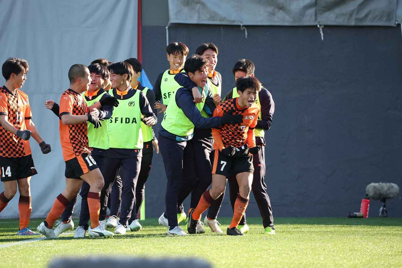 画像 : 10番目の画像 - 【写真一覧】高川学園対帝京長岡は今大会随一の劇的な展開となった（写真◎高野徹） - サッカーマガジンWEB