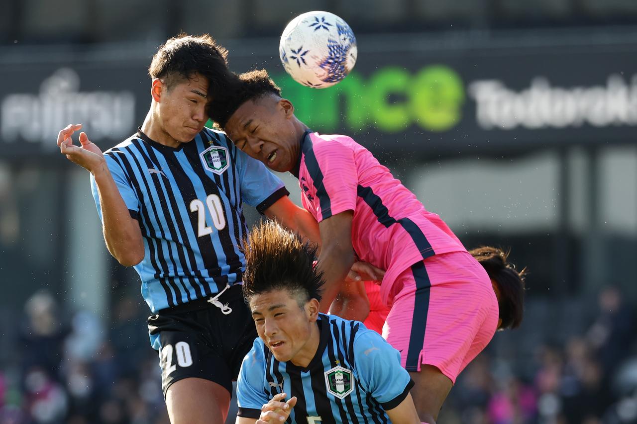 画像 : 6番目の画像 - 【写真】日大藤沢が3大会前の王者・岡山学芸館を下した（写真◎横山健太） - サッカーマガジンWEB