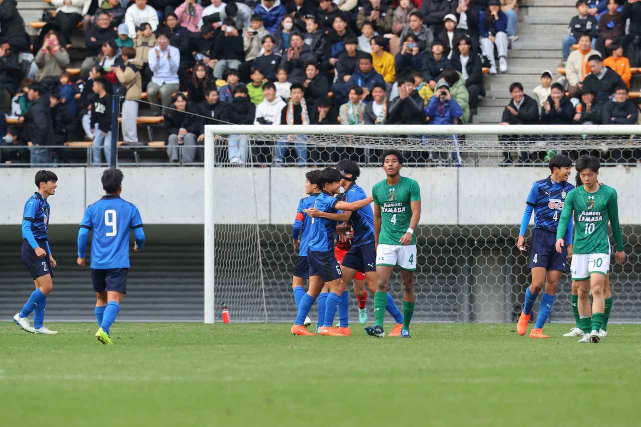 画像 : 9番目の画像 - 【写真一覧】優勝候補同士による注目の一戦を制した大津が3回戦に進出（写真◎兼村竜介） - サッカーマガジンWEB