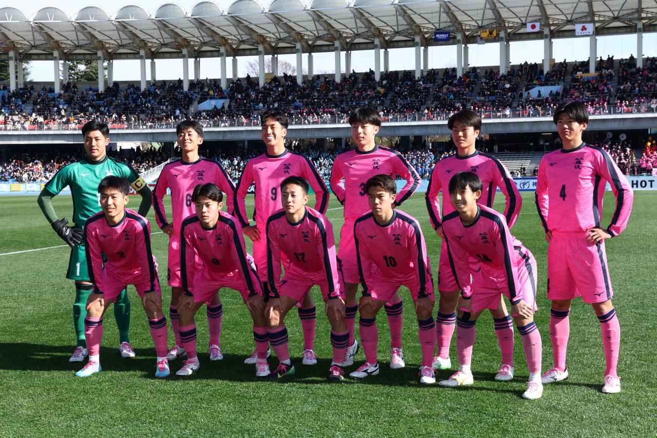 画像 : 1番目の画像 - 【写真】日大藤沢が3大会前の王者・岡山学芸館を下した(写真◎横山健太) - サッカーマガジンWEB