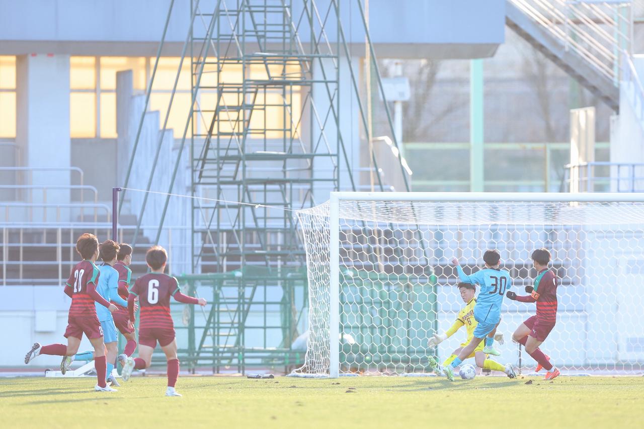 画像 : 4番目の画像 - 【写真一覧】前半のリードを守った尚志が山梨学院に勝ち切る（写真◎桜井ひとし） - サッカーマガジンWEB