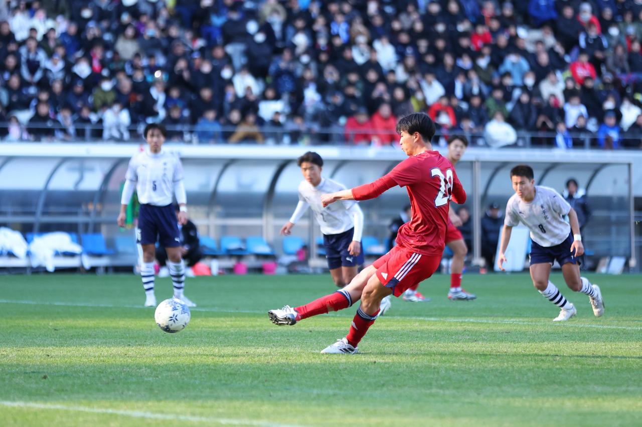 画像 : 3番目の画像 - 【写真一覧】前回大会の雪辱を期す流経大柏が3発快勝で3回戦に進出（写真◎兼村竜介） - サッカーマガジンWEB