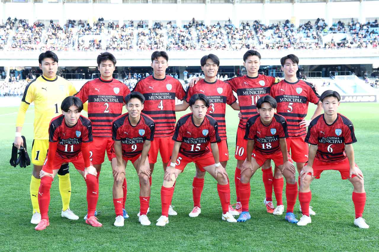 画像 : 2番目の画像 - 【写真】どちらも好連係からの見事な得点が生まれた聖和学園と徳島市立の一戦（写真◎横山健太） - サッカーマガジンWEB