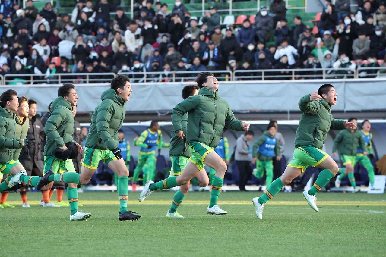 画像 : 8番目の画像 - 【写真一覧】高川学園対帝京長岡は今大会随一の劇的な展開となった（写真◎高野徹） - サッカーマガジンWEB