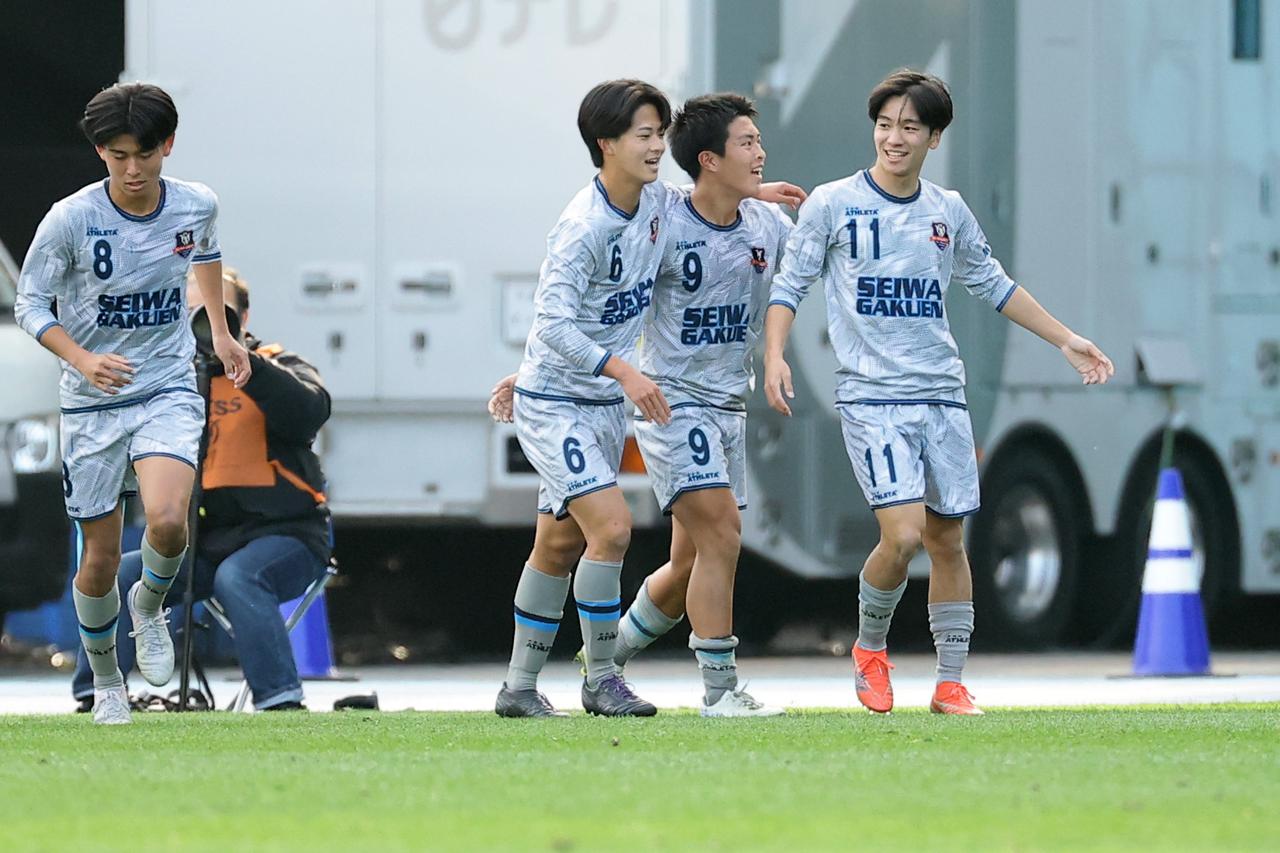 画像 : 3番目の画像 - 【写真】どちらも好連係からの見事な得点が生まれた聖和学園と徳島市立の一戦（写真◎横山健太） - サッカーマガジンWEB