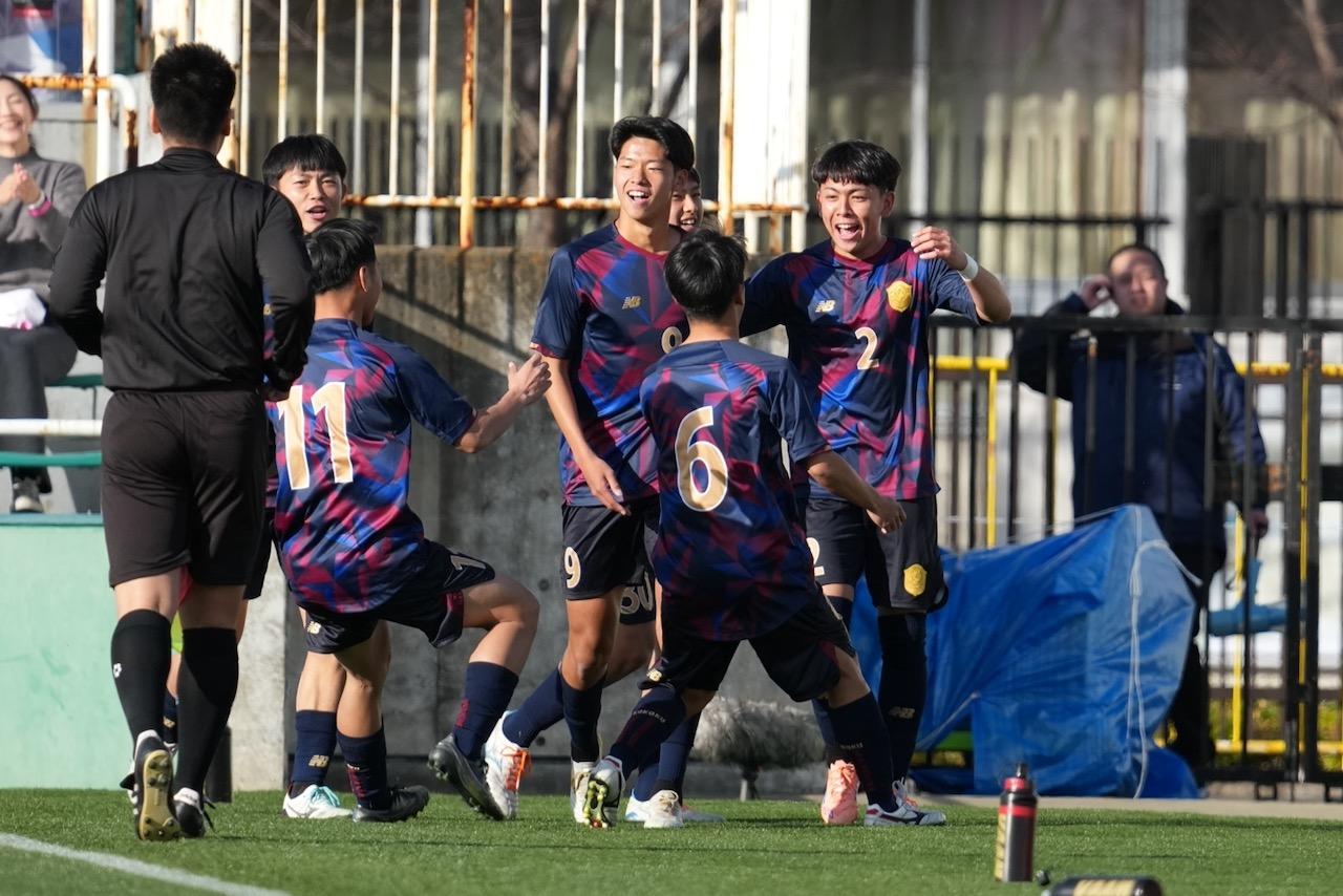 画像 : 1番目の画像 - 【写真一覧】興國と浜松開誠館はともに譲らない攻防に（写真◎小山真司） - サッカーマガジンWEB