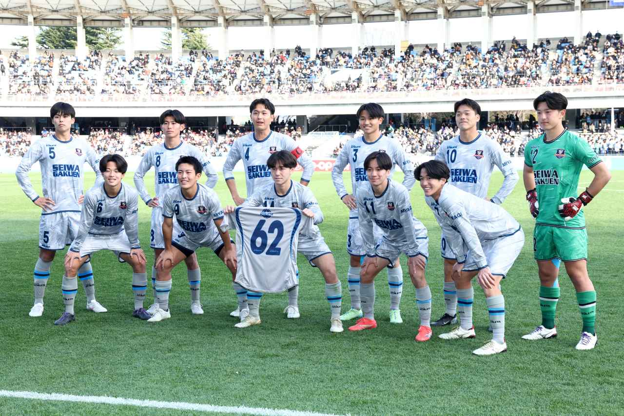 画像 : 1番目の画像 - 【写真】どちらも好連係からの見事な得点が生まれた聖和学園と徳島市立の一戦（写真◎横山健太） - サッカーマガジンWEB