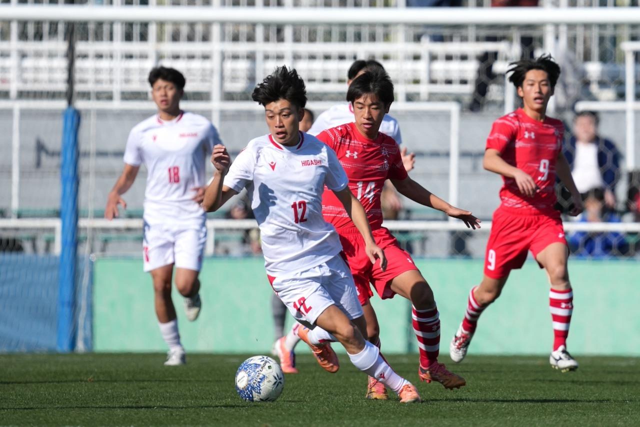 画像 : 2番目の画像 - 【写真一覧】東福岡が攻撃力をいかんなく発揮して完勝した（写真◎小山真司） - サッカーマガジンWEB