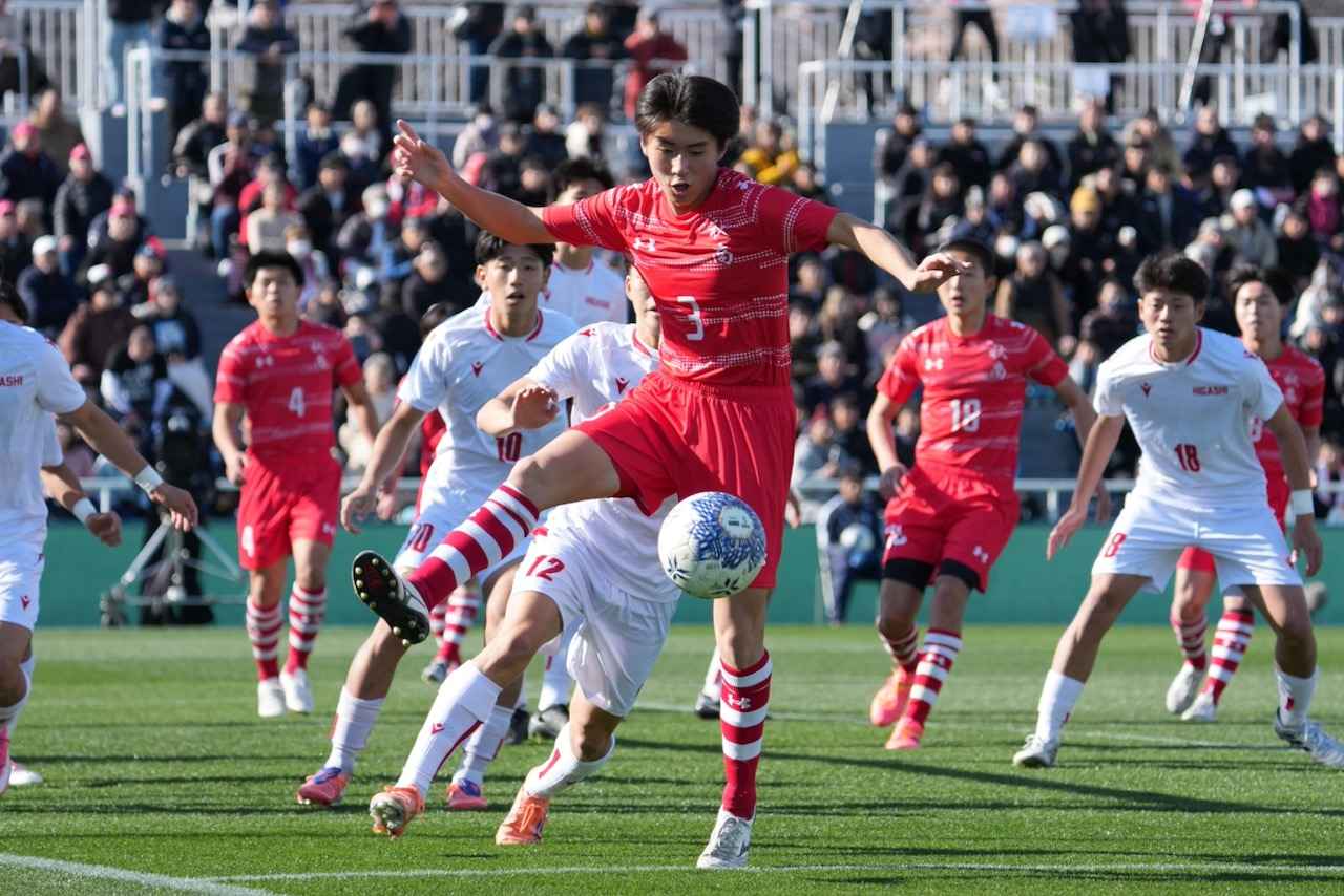 画像 : 1番目の画像 - 【写真一覧】東福岡が攻撃力をいかんなく発揮して完勝した（写真◎小山真司） - サッカーマガジンWEB