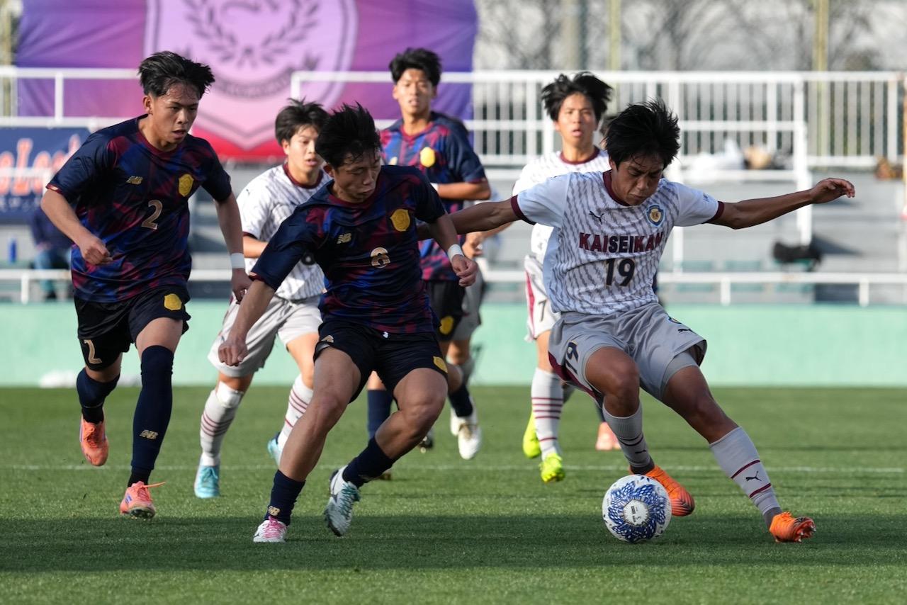 画像 : 3番目の画像 - 【写真一覧】興國と浜松開誠館はともに譲らない攻防に（写真◎小山真司） - サッカーマガジンWEB