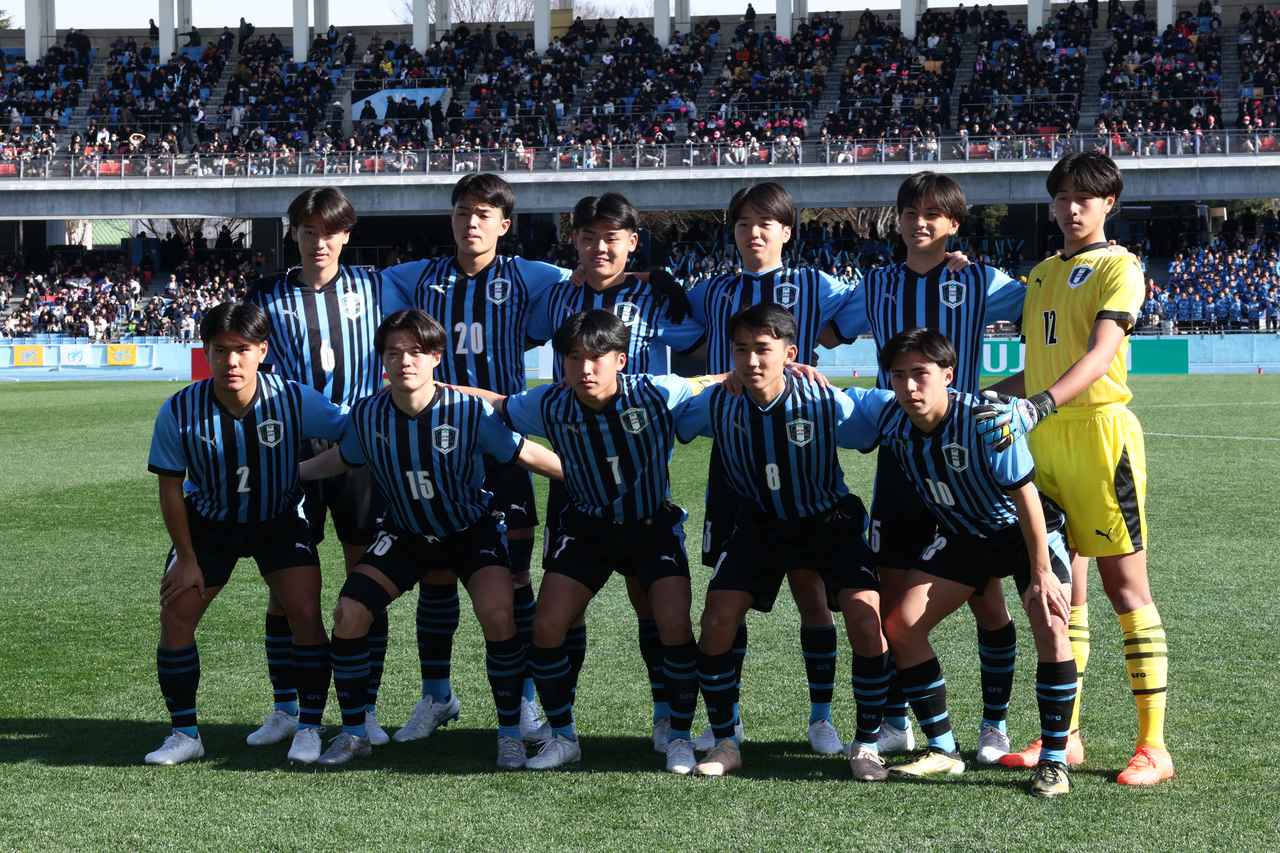 画像 : 2番目の画像 - 【写真】日大藤沢が3大会前の王者・岡山学芸館を下した（写真◎横山健太） - サッカーマガジンWEB