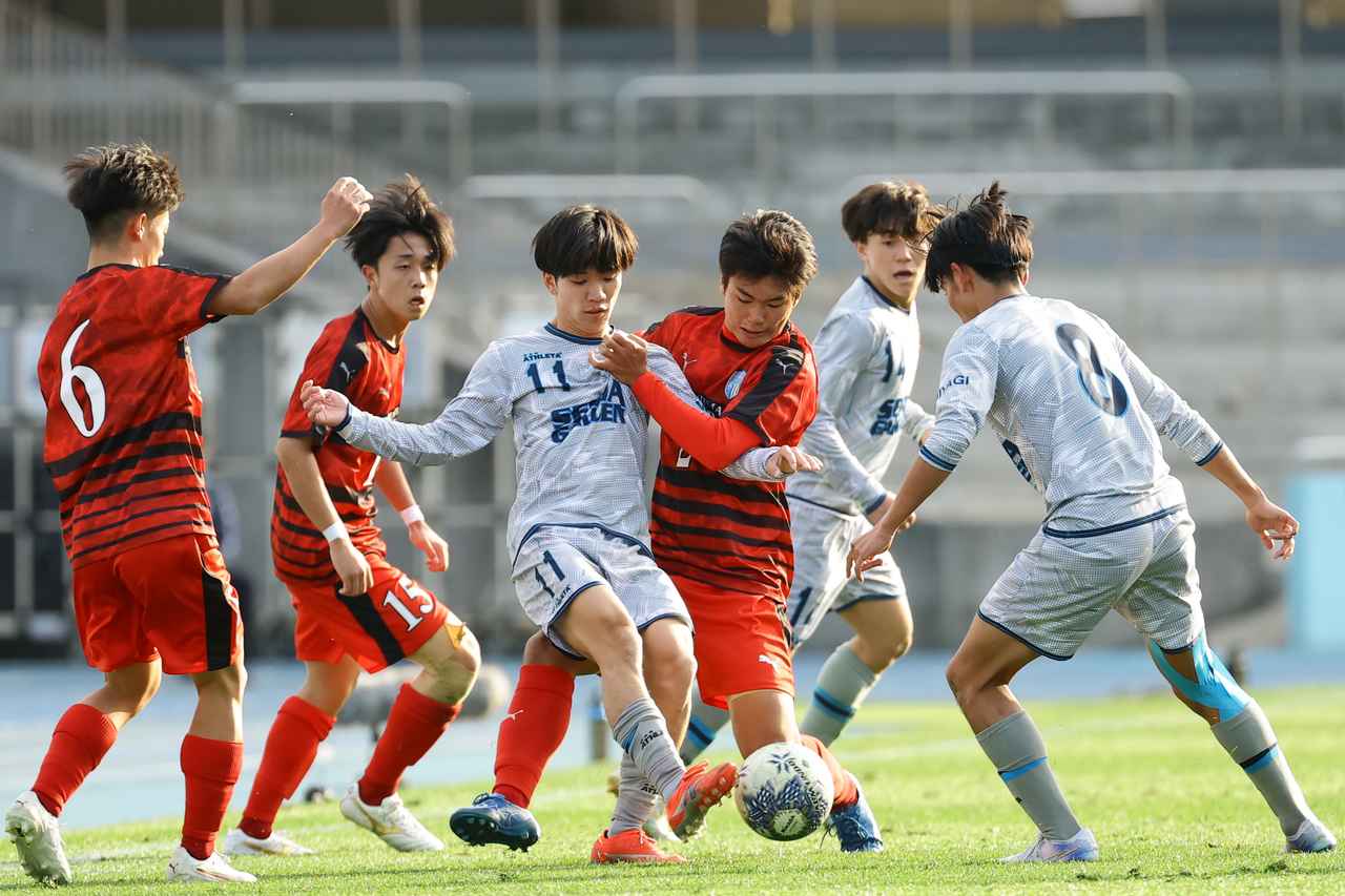 画像 : 5番目の画像 - 【写真】どちらも好連係からの見事な得点が生まれた聖和学園と徳島市立の一戦（写真◎横山健太） - サッカーマガジンWEB