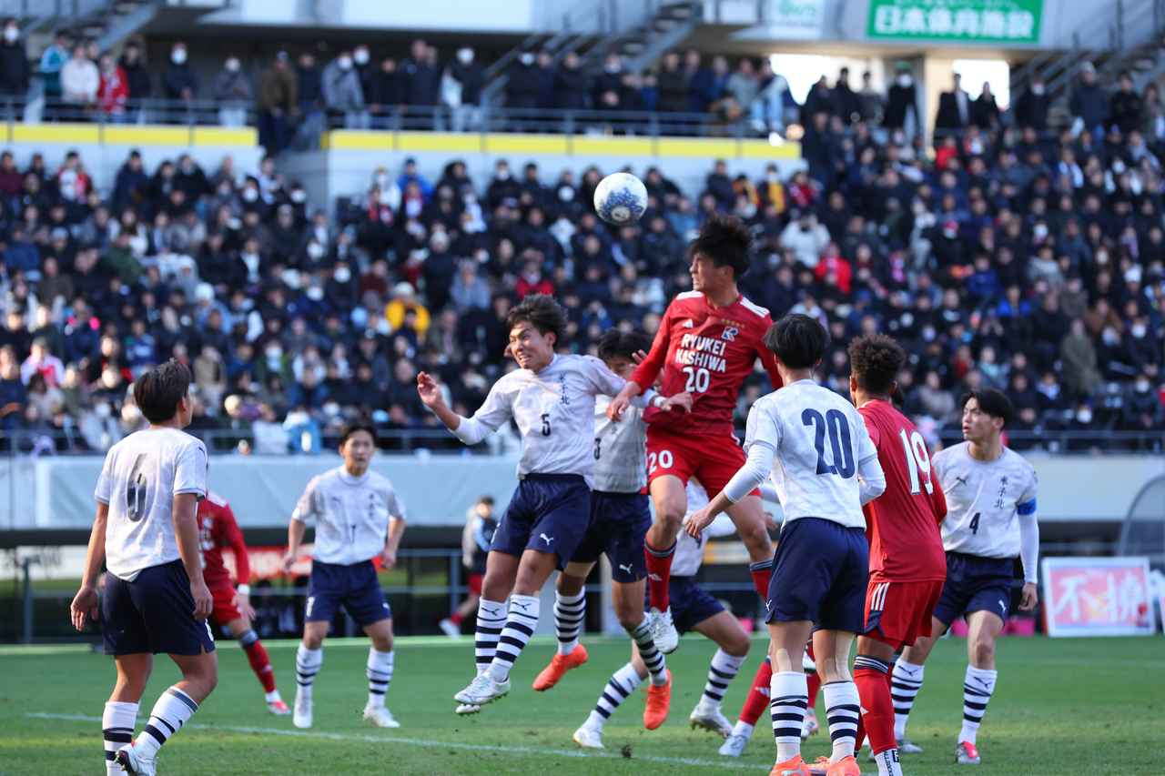 画像 : 4番目の画像 - 【写真一覧】前回大会の雪辱を期す流経大柏が3発快勝で3回戦に進出（写真◎兼村竜介） - サッカーマガジンWEB