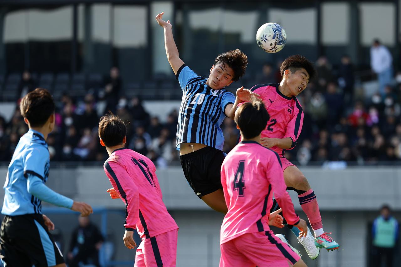 画像 : 4番目の画像 - 【写真】日大藤沢が3大会前の王者・岡山学芸館を下した（写真◎横山健太） - サッカーマガジンWEB