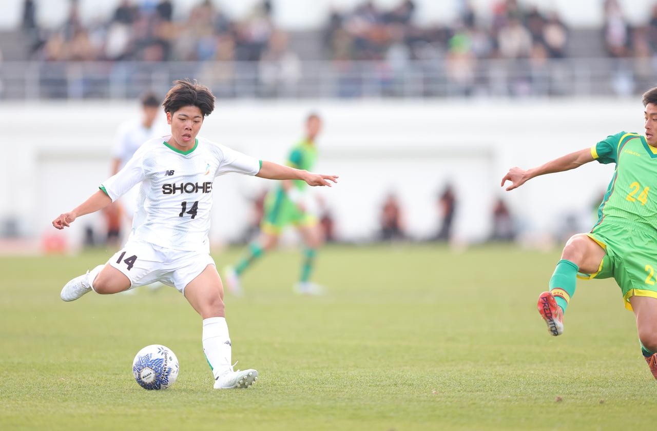 画像 : 1番目の画像 - 【写真一覧】技術力だけではなく、勝利への意欲や執念のぶつかり合いとなった帝京長岡対昌平（写真◎桜井ひとし） - サッカーマガジンWEB