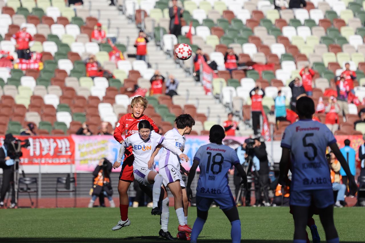 画像 : 12番目の画像 - 【写真】14年ぶりの元日国立決戦で激闘を繰り広げたサンフレッチェ広島レジーナとINAC神戸レオネッサ（写真◎森田将義） - サッカーマガジンWEB