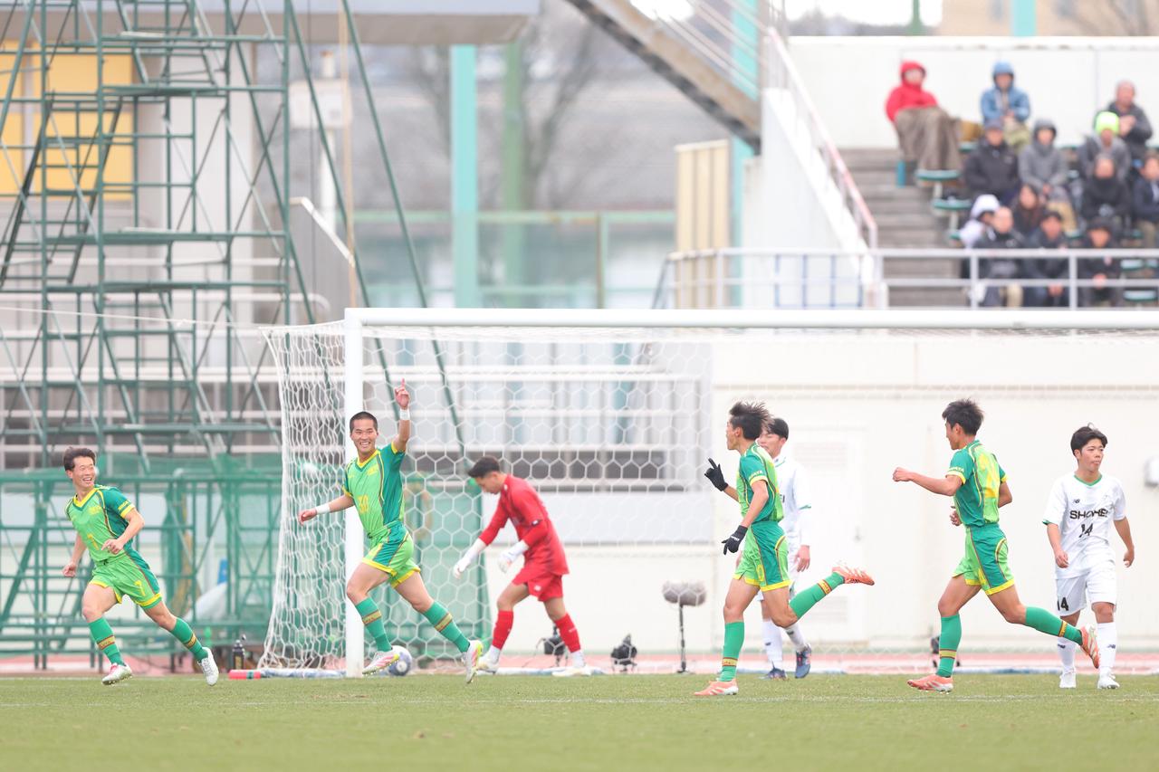 画像 : 2番目の画像 - 【写真一覧】技術力だけではなく、勝利への意欲や執念のぶつかり合いとなった帝京長岡対昌平（写真◎桜井ひとし） - サッカーマガジンWEB