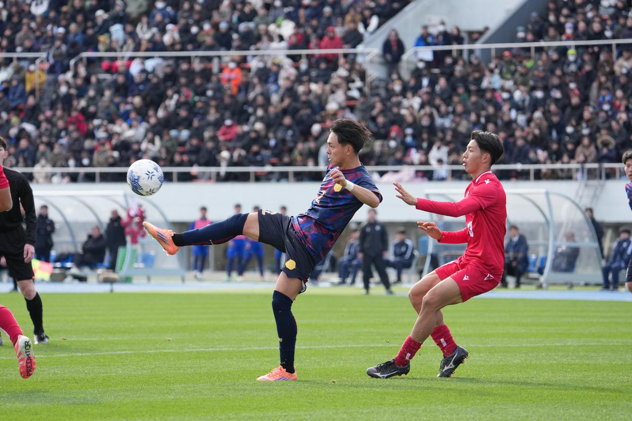 画像 : 2番目の画像 - 【写真一覧】東福岡が2点を先行するも興國が粘りを見せた（写真◎小山真司） - サッカーマガジンWEB