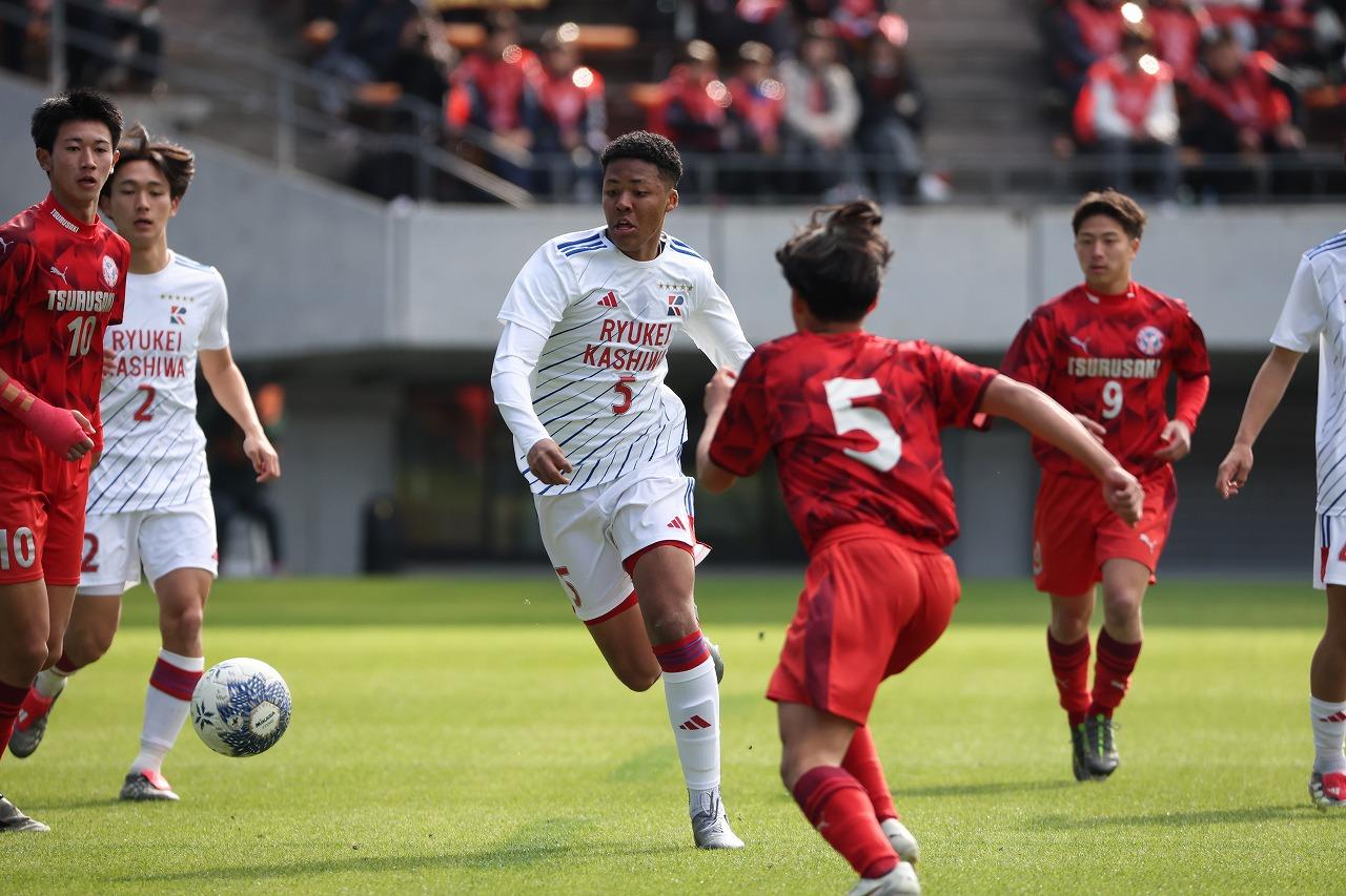 画像 : 1番目の画像 - 【写真】大分鶴崎のカウンターに苦しめられながらも、流通経済大柏が逆転勝ち（写真◎高野徹） - サッカーマガジンWEB