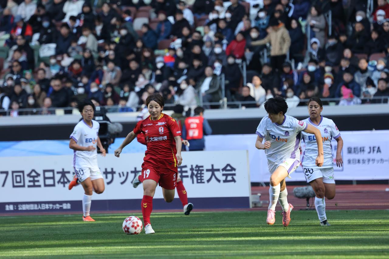 画像 : 8番目の画像 - 【写真】14年ぶりの元日国立決戦で激闘を繰り広げたサンフレッチェ広島レジーナとINAC神戸レオネッサ（写真◎森田将義） - サッカーマガジンWEB