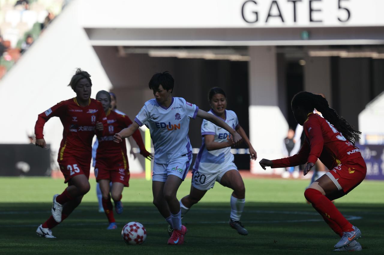 画像 : 15番目の画像 - 【写真】14年ぶりの元日国立決戦で激闘を繰り広げたサンフレッチェ広島レジーナとINAC神戸レオネッサ（写真◎森田将義） - サッカーマガジンWEB