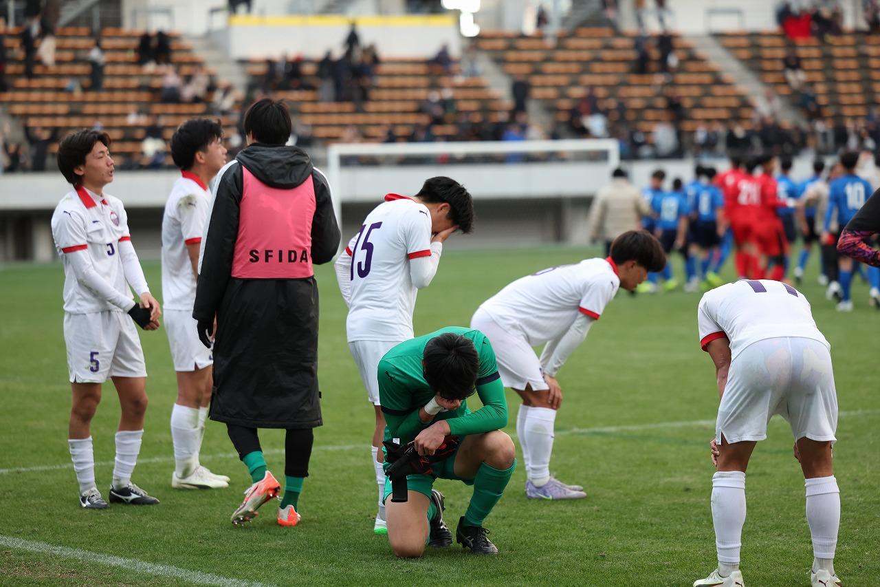 画像 : 5番目の画像 - 【写真】激闘となった3回戦。富山一が先制したものの、大津が鮮やかな逆転勝ちでベスト8進出を決めた（写真◎高野徹） - サッカーマガジンWEB